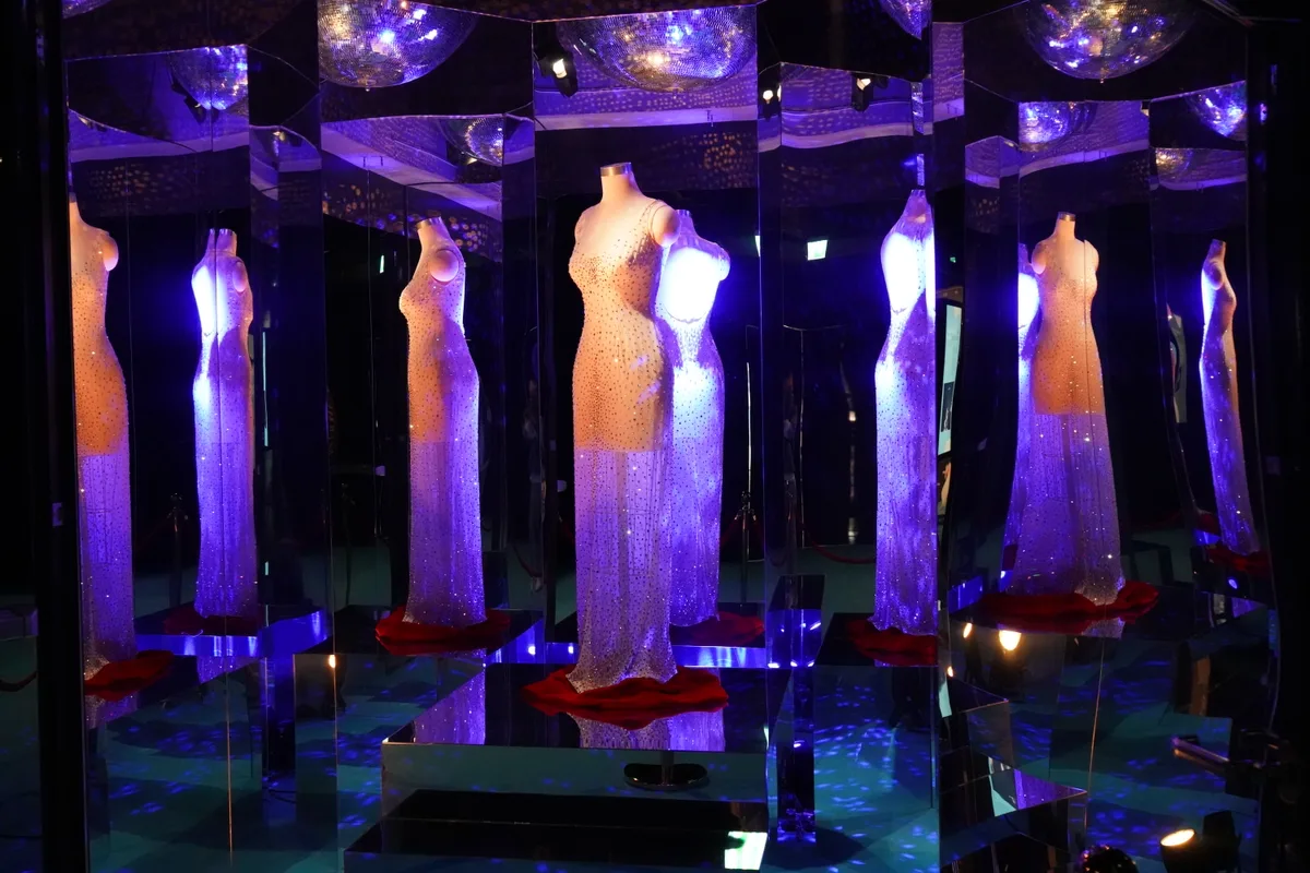 Man sieht Räume der Ausstellung «Becoming Marilyn Monroe».